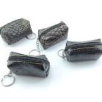 کیف هندزفری چرمی یا کیف هندزفری طرح چرم که قیمت کیف هندزفری چرم را در این قسمت مشاهده می کنید. این را به عنوان کیف فلش مموری چرمی هم میتوانید استفاده کنید.